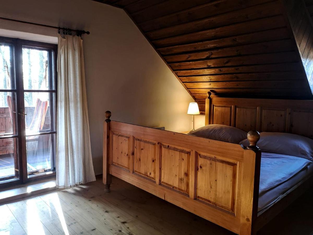 Apartmany Cerveny Dvur Chvalsiny Exterior photo