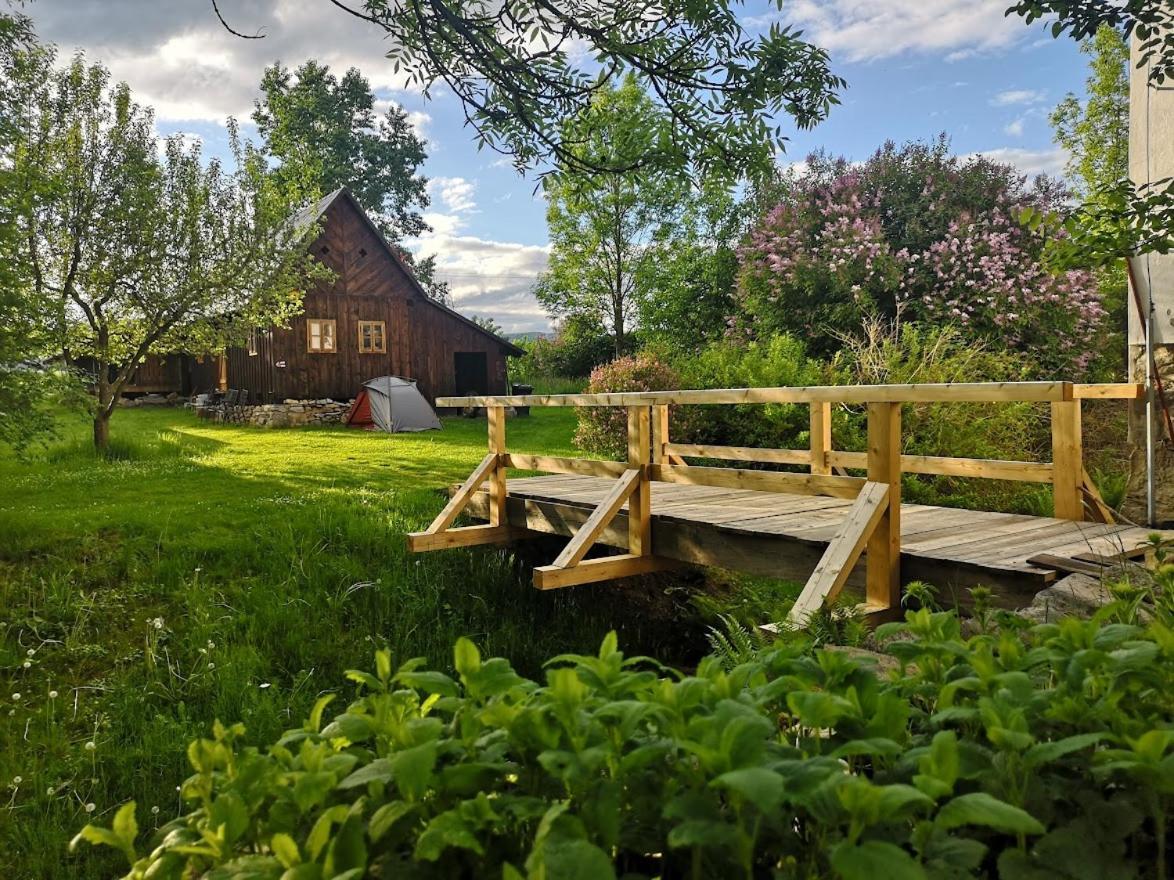 Apartmany Cerveny Dvur Chvalsiny Exterior photo